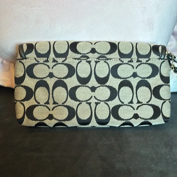 Coach Park Large Signature C Jacquard fabric print wristlet clutch like new! - Picture 5 of 12
